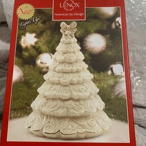 Lenox tree lit figurine 8.87 inches